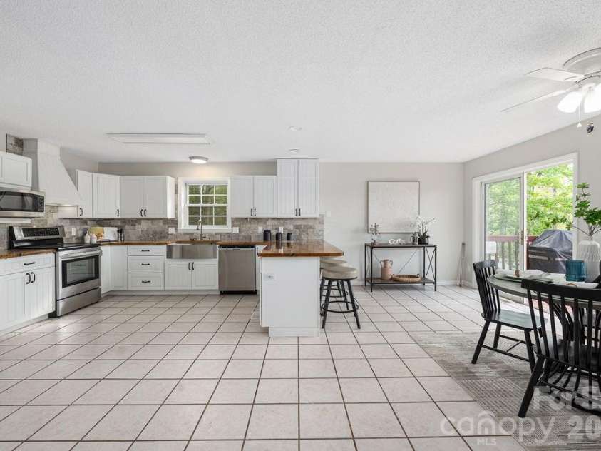349 Lake Wylie Road, Belmont, NC 28012.  MLS# CAR4367153, YatesRealty ID 13889. 