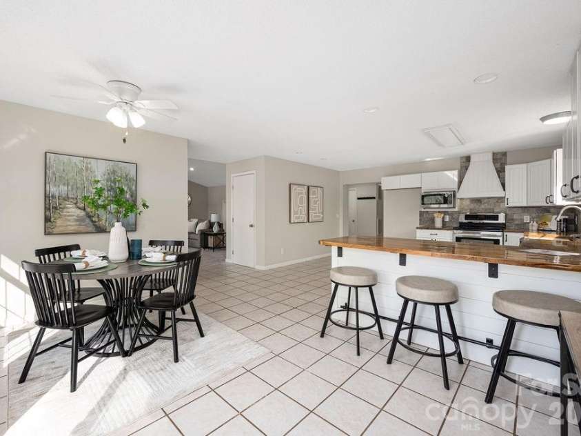349 Lake Wylie Road, Belmont, NC 28012.  MLS# CAR4367153, YatesRealty ID 13889. 