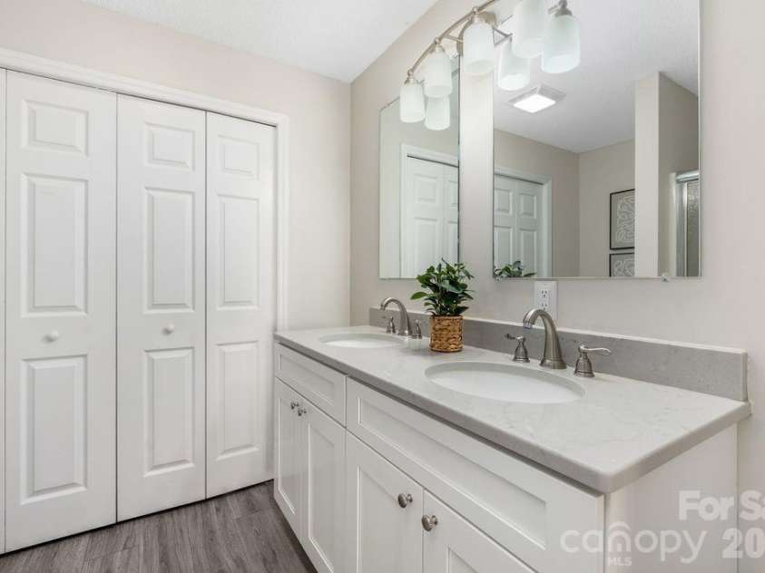 349 Lake Wylie Road, Belmont, NC 28012.  MLS# CAR4367153, YatesRealty ID 13889. 