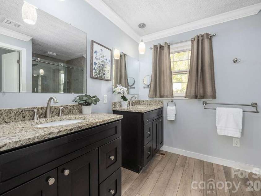 349 Lake Wylie Road, Belmont, NC 28012.  MLS# CAR4367153, YatesRealty ID 13889. 