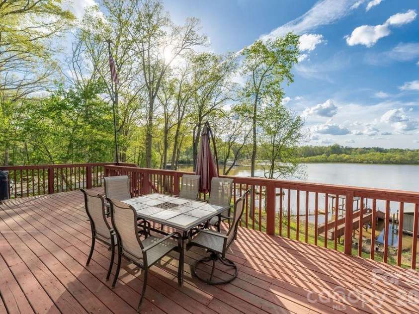 349 Lake Wylie Road, Belmont, NC 28012.  MLS# CAR4367153, YatesRealty ID 13889. 