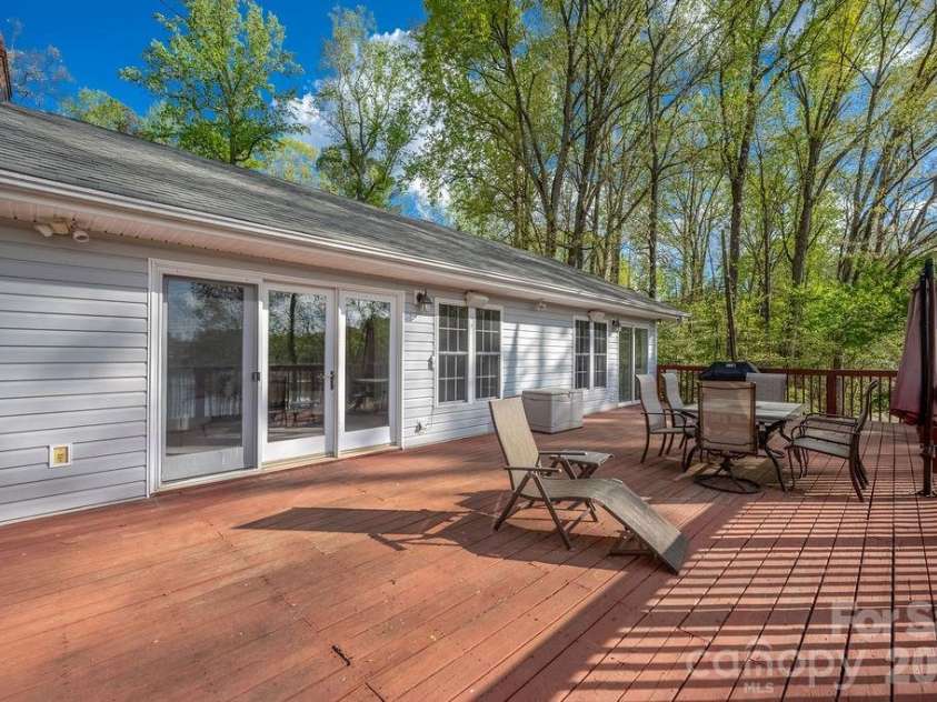 349 Lake Wylie Road, Belmont, NC 28012.  MLS# CAR4367153, YatesRealty ID 13889. 