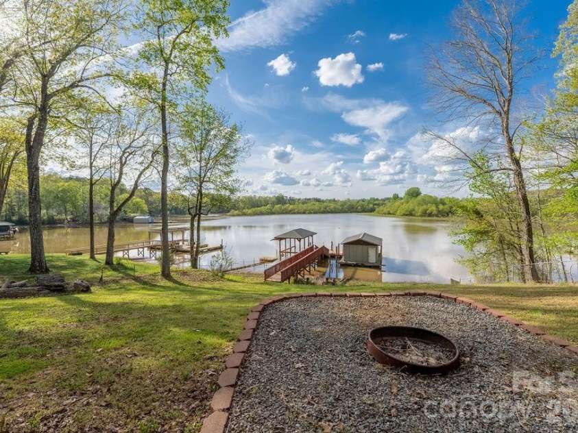 349 Lake Wylie Road, Belmont, NC 28012.  MLS# CAR4367153, YatesRealty ID 13889. 