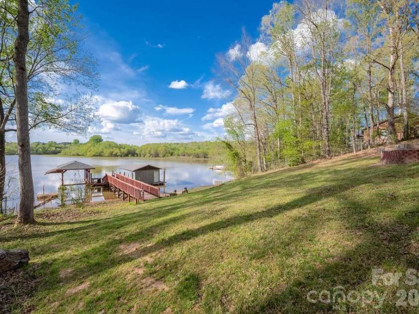 349 Lake Wylie Road, Belmont, NC 28012.  MLS# CAR4367153, YatesRealty ID 13889. 