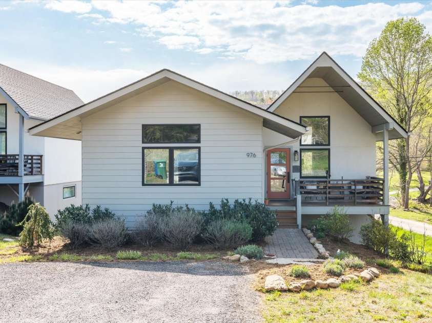 976 Riceville Road, Asheville, NC 28805.  MLS# CAR4247752, YatesRealty ID 13892. 