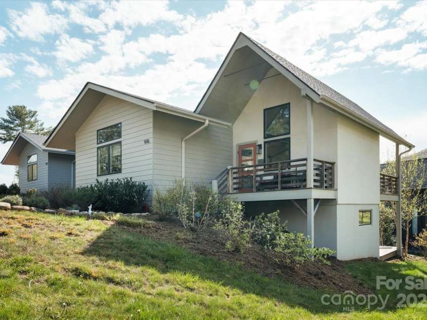 976 Riceville Road, Asheville, NC 28805.  MLS# CAR4247752, YatesRealty ID 13892. 