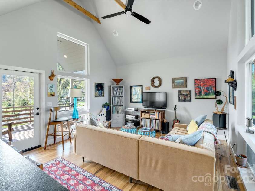 976 Riceville Road, Asheville, NC 28805.  MLS# CAR4247752, YatesRealty ID 13892. 