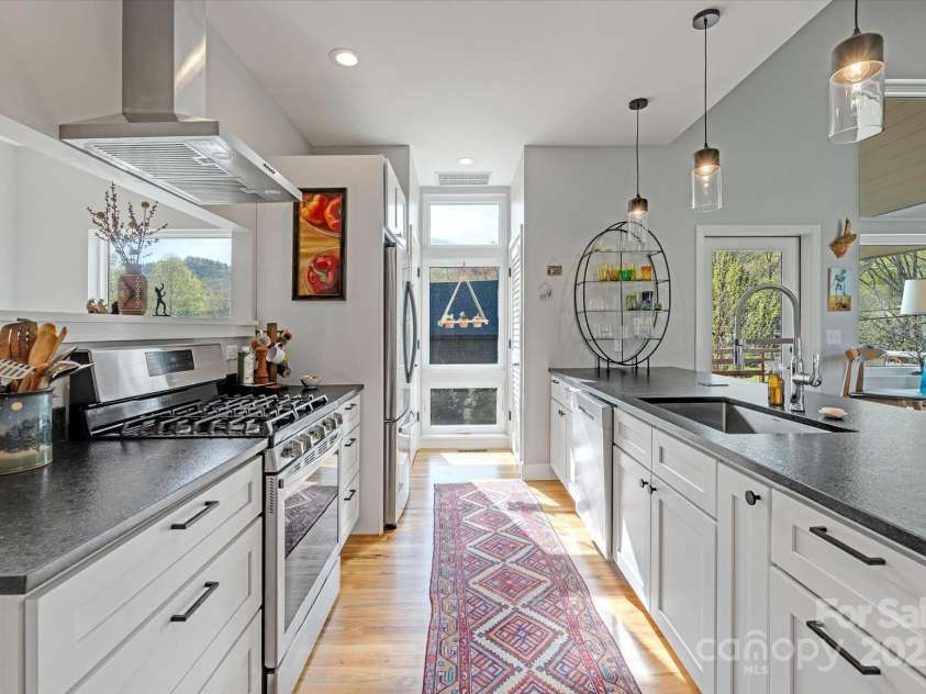 976 Riceville Road, Asheville, NC 28805.  MLS# CAR4247752, YatesRealty ID 13892. 