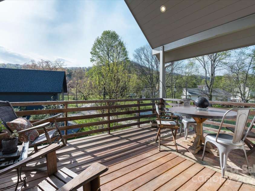 976 Riceville Road, Asheville, NC 28805.  MLS# CAR4247752, YatesRealty ID 13892. 