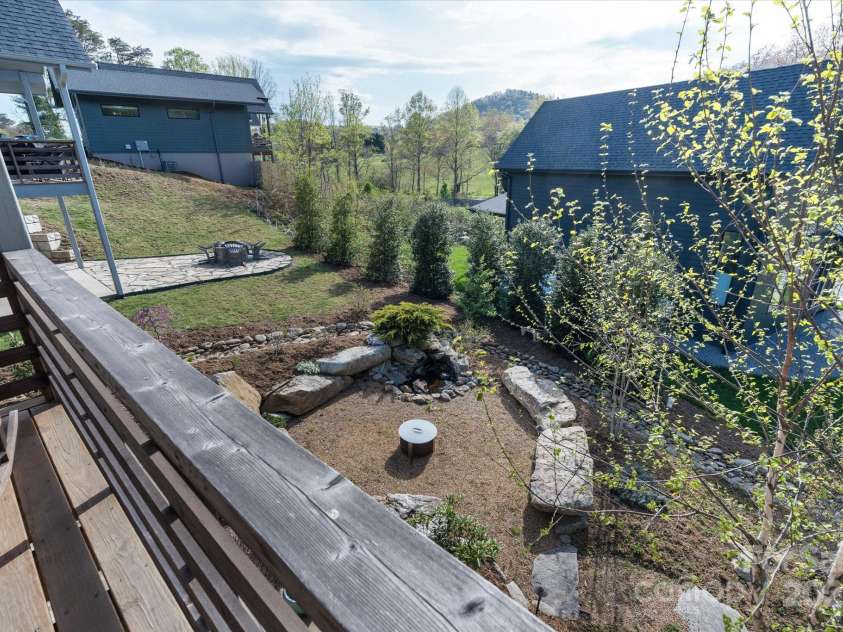 976 Riceville Road, Asheville, NC 28805.  MLS# CAR4247752, YatesRealty ID 13892. 