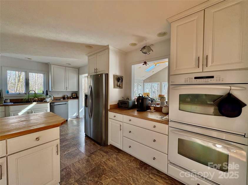 218 Frazier Road, Brevard, NC 28712.  MLS# CAR4229177, YatesRealty ID 13894. 