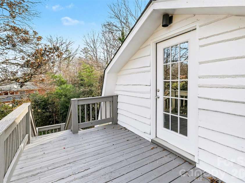 655 Ridgecrest Drive, Mooresville, NC 28115.  MLS# CAR4330095, YatesRealty ID 13894. 