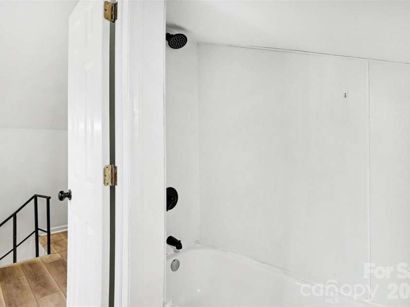 655 Ridgecrest Drive, Mooresville, NC 28115.  MLS# CAR4330095, YatesRealty ID 13894. 