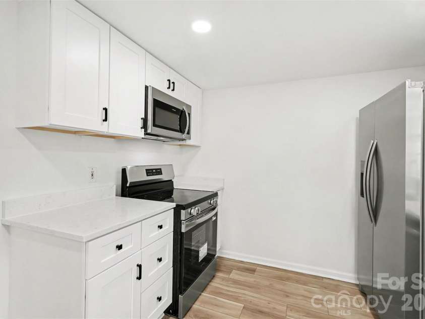655 Ridgecrest Drive, Mooresville, NC 28115.  MLS# CAR4330095, YatesRealty ID 13894. 