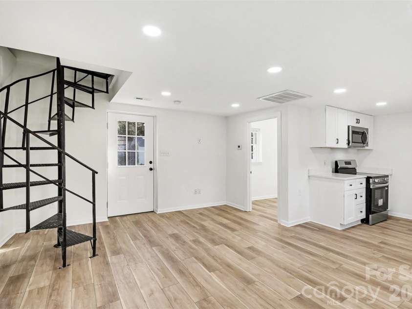 655 Ridgecrest Drive, Mooresville, NC 28115.  MLS# CAR4330095, YatesRealty ID 13894. 