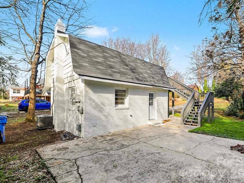 655 Ridgecrest Drive, Mooresville, NC 28115.  MLS# CAR4330095, YatesRealty ID 13894. 