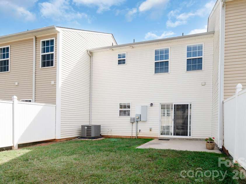 558 Calen Lane, Rock Hill, SC 29732.  MLS# CAR4310578, YatesRealty ID 13895. 