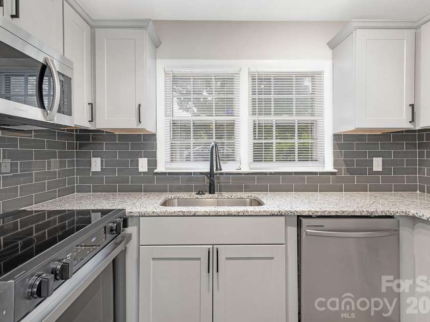 4601 Coronado Drive, Charlotte, NC 28212.  MLS# CAR4365207, YatesRealty ID 13896. 