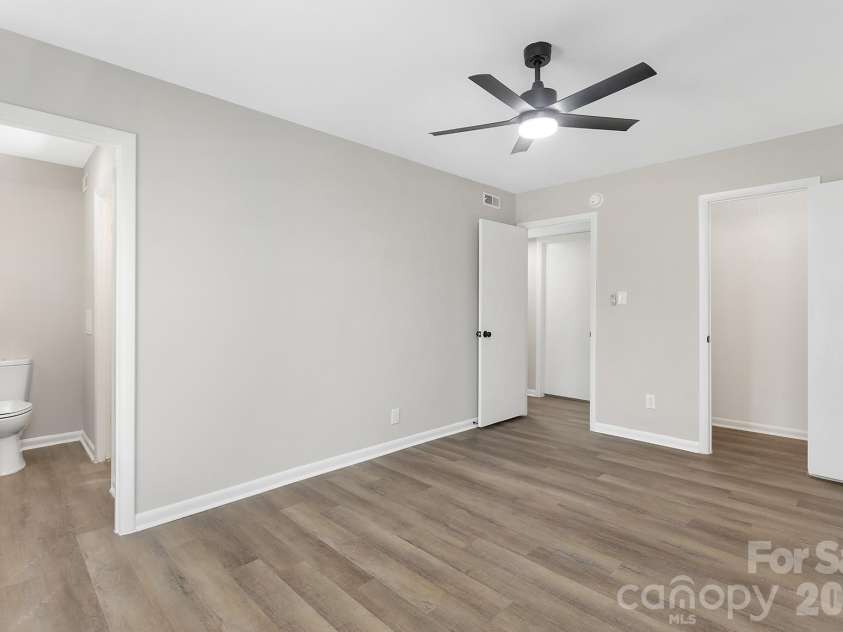 4601 Coronado Drive, Charlotte, NC 28212.  MLS# CAR4365207, YatesRealty ID 13896. 