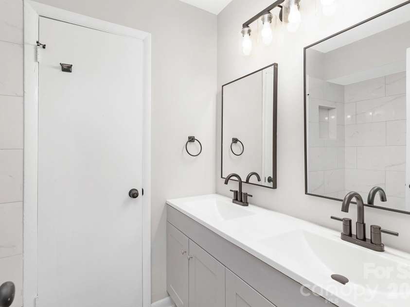 4601 Coronado Drive, Charlotte, NC 28212.  MLS# CAR4365207, YatesRealty ID 13896. 