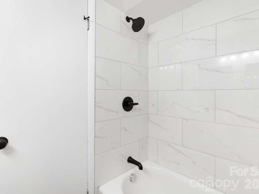 4601 Coronado Drive, Charlotte, NC 28212.  MLS# CAR4365207, YatesRealty ID 13896. 