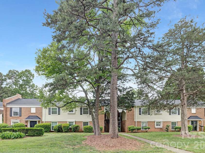 4601 Coronado Drive, Charlotte, NC 28212.  MLS# CAR4365207, YatesRealty ID 13896. 
