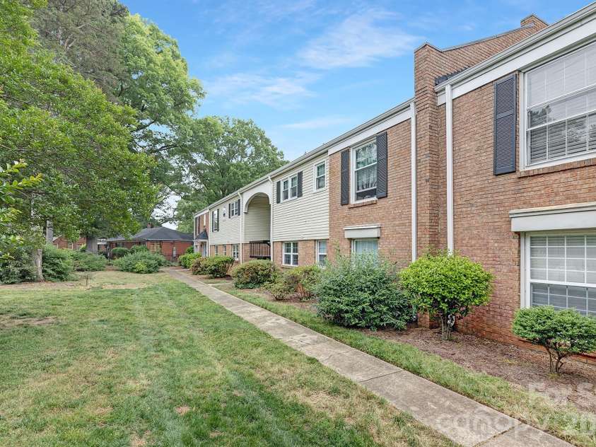 4601 Coronado Drive, Charlotte, NC 28212.  MLS# CAR4365207, YatesRealty ID 13896. 