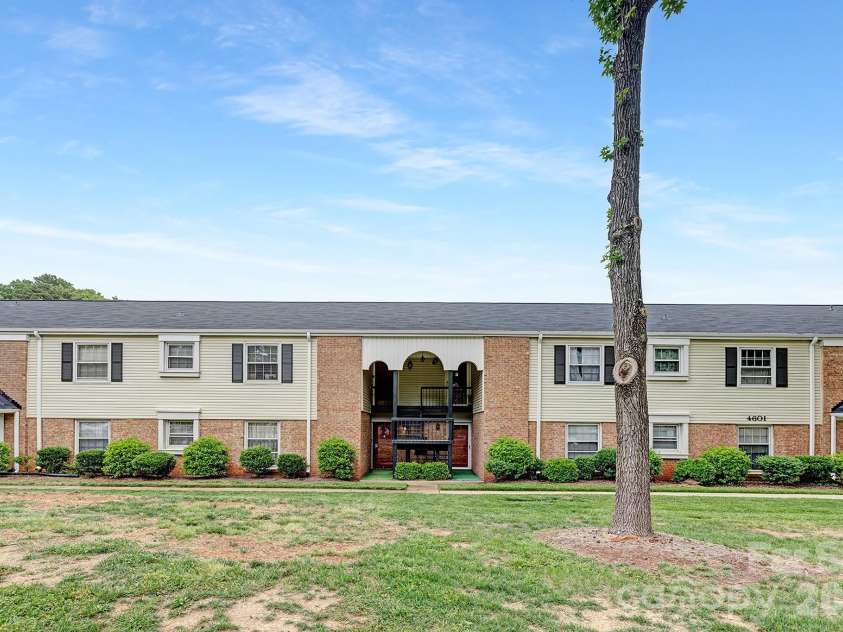 4601 Coronado Drive, Charlotte, NC 28212.  MLS# CAR4365207, YatesRealty ID 13896. 