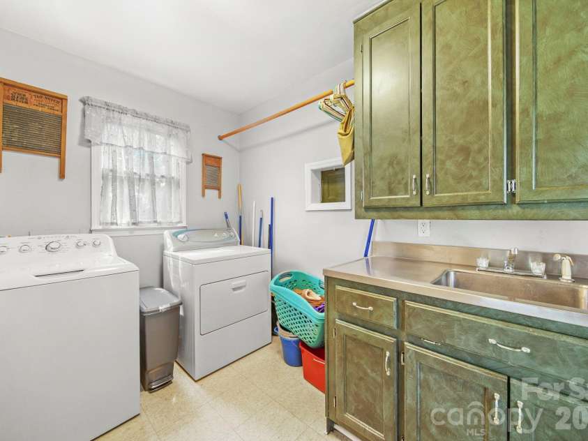 318 Elm Street, Marshville, NC 28103.  MLS# CAR4360640, YatesRealty ID 13897. Laundry Room