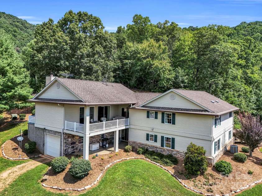 72 Bentwood Drive, Candler, NC 28715.  MLS# CAR4173355, YatesRealty ID 13897. 