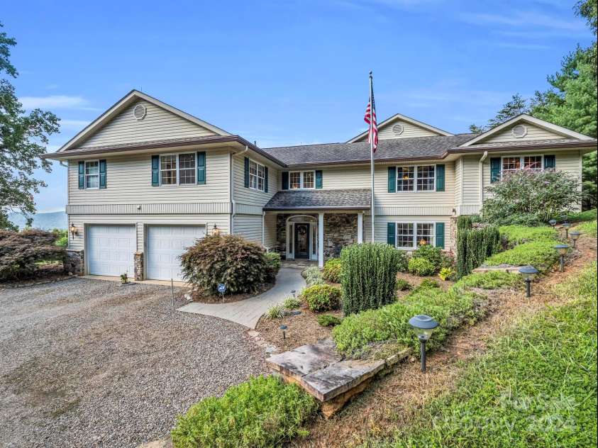 72 Bentwood Drive, Candler, NC 28715.  MLS# CAR4173355, YatesRealty ID 13897. 