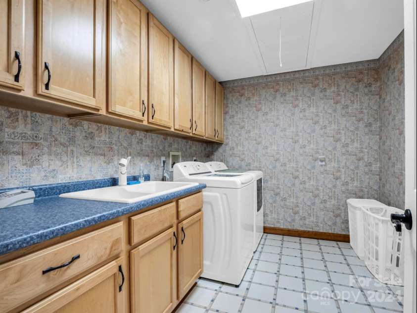 72 Bentwood Drive, Candler, NC 28715.  MLS# CAR4173355, YatesRealty ID 13897. 