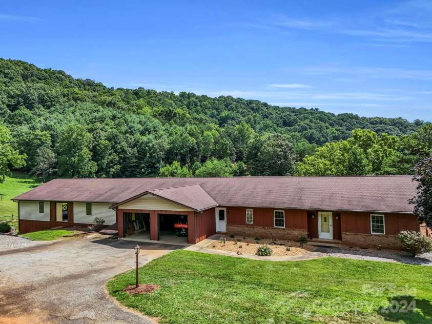 72 Bentwood Drive, Candler, NC 28715.  MLS# CAR4173355, YatesRealty ID 13897. 