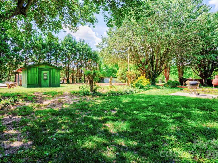1202 Ridgemont Avenue, Shelby, NC 28150.  MLS# CAR4368310, YatesRealty ID 13898. Back Yard