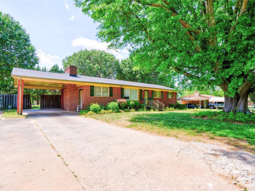 1202 Ridgemont Avenue, Shelby, NC 28150.  MLS# CAR4368310, YatesRealty ID 13898. Front