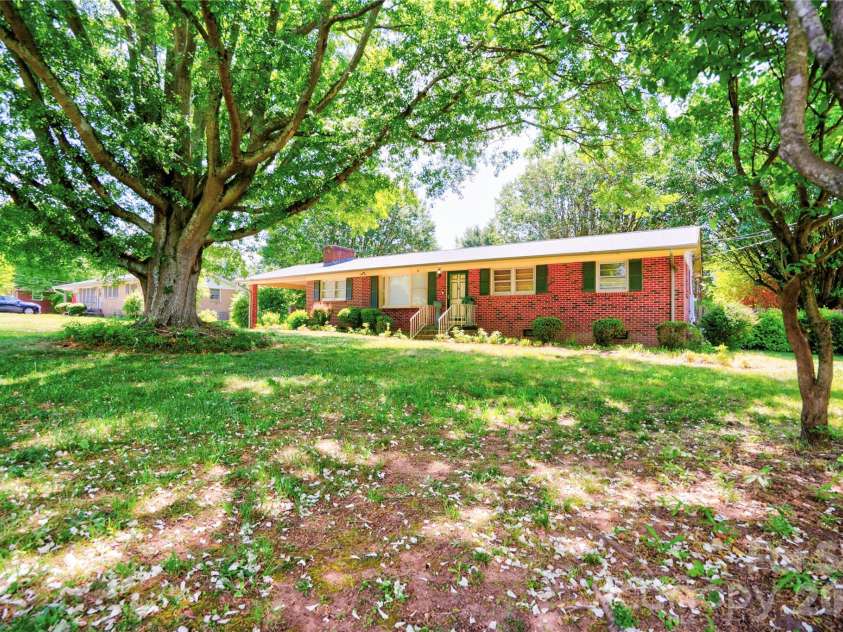 1202 Ridgemont Avenue, Shelby, NC 28150.  MLS# CAR4368310, YatesRealty ID 13898. Front