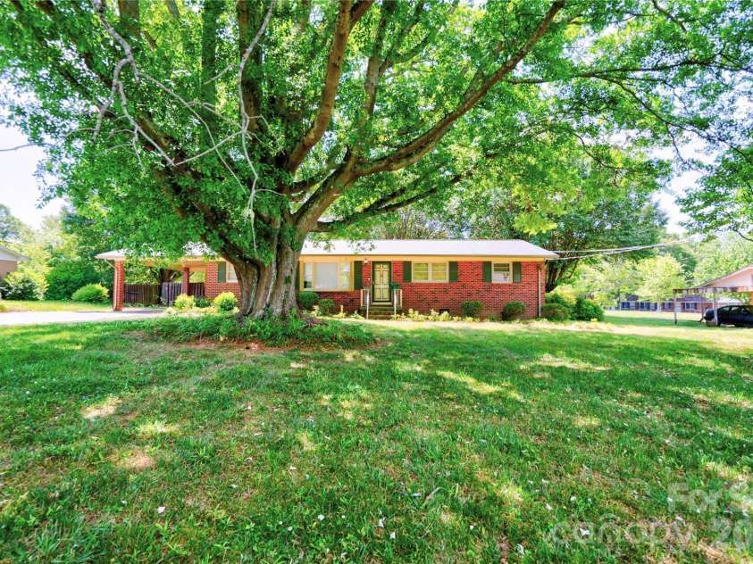 1202 Ridgemont Avenue, Shelby, NC 28150.  MLS# CAR4368310, YatesRealty ID 13898. Front
