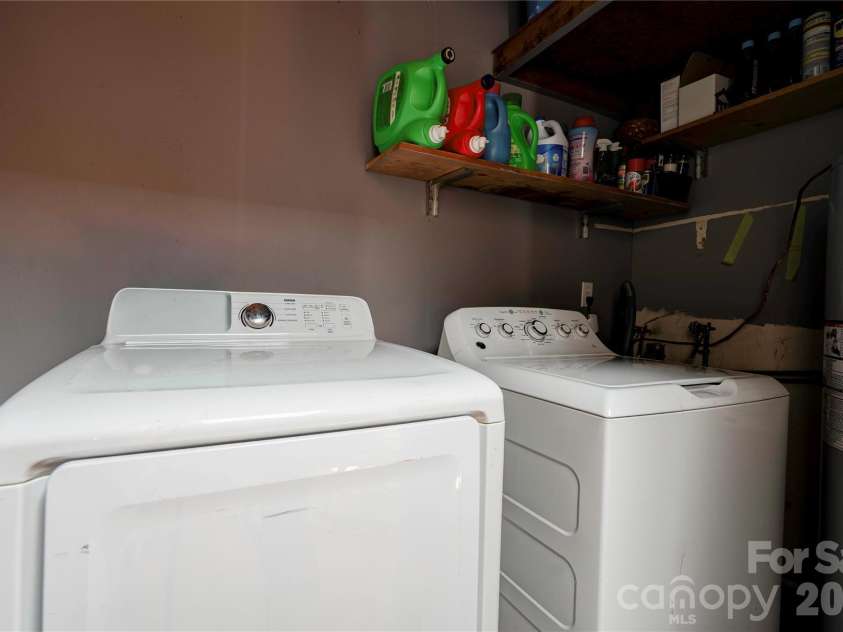 1202 Ridgemont Avenue, Shelby, NC 28150.  MLS# CAR4368310, YatesRealty ID 13898. Laundry Room