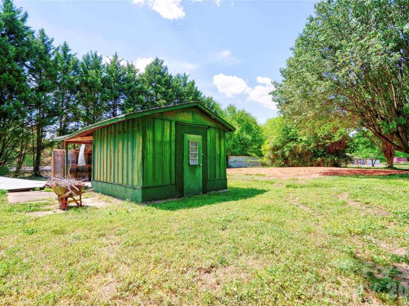 1202 Ridgemont Avenue, Shelby, NC 28150.  MLS# CAR4368310, YatesRealty ID 13898. Storage Building