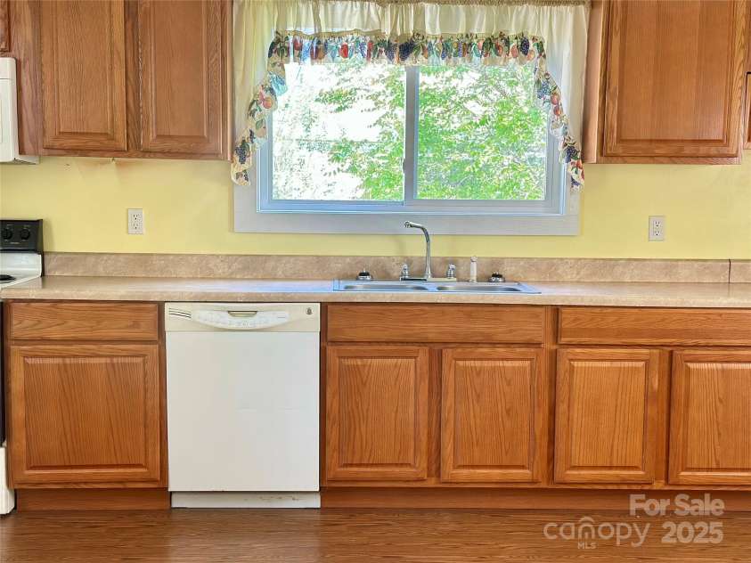 1277 Virginia Road, Marion, NC 28752.  MLS# CAR4244101, YatesRealty ID 13898. Great counter spouse