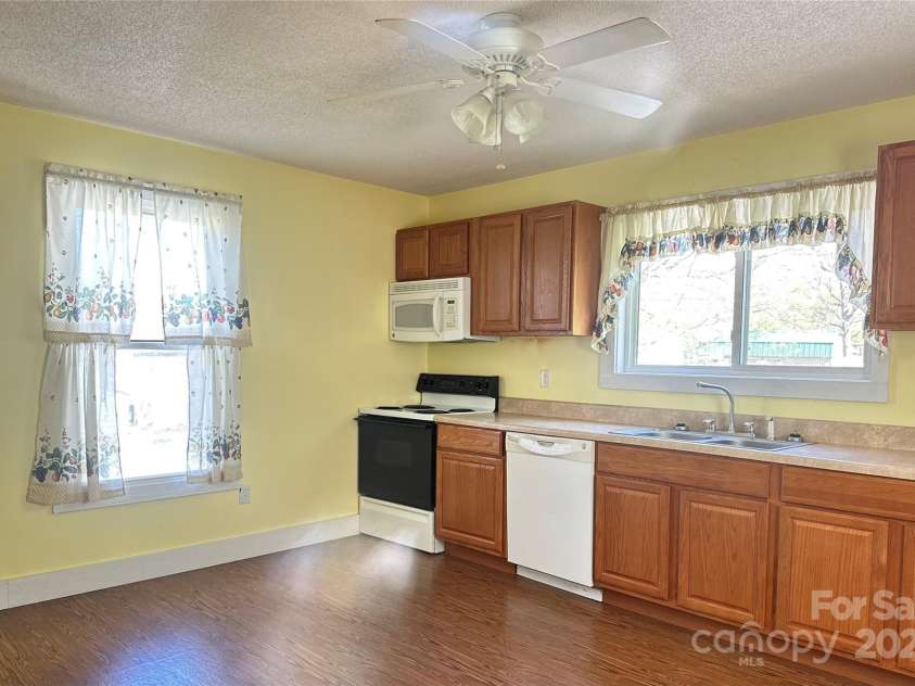 1277 Virginia Road, Marion, NC 28752.  MLS# CAR4244101, YatesRealty ID 13898. Lots of natural sunlight