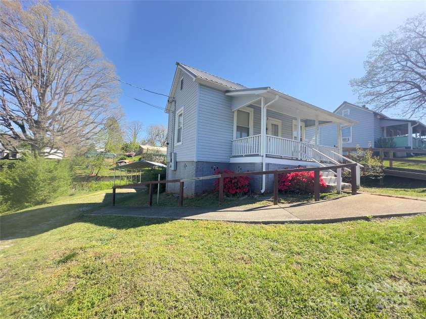 1277 Virginia Road, Marion, NC 28752.  MLS# CAR4244101, YatesRealty ID 13898. Near historic downtown Marion