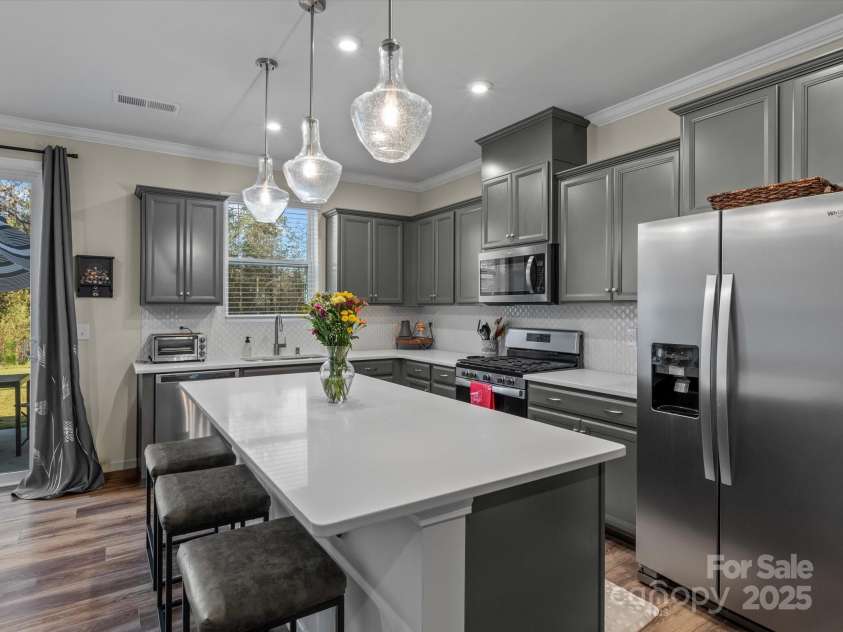 18014 Pear Hawthorne Drive, Huntersville, NC 28078.  MLS# CAR4198859, YatesRealty ID 13899. 