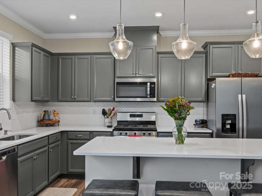 18014 Pear Hawthorne Drive, Huntersville, NC 28078.  MLS# CAR4198859, YatesRealty ID 13899. Magazine worthy kitchen with quartz countertops, striking lighting and lots of natural light!