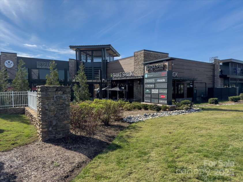 18014 Pear Hawthorne Drive, Huntersville, NC 28078.  MLS# CAR4198859, YatesRealty ID 13899. New restaurants and venues, golf course now at Birkdale Landing.