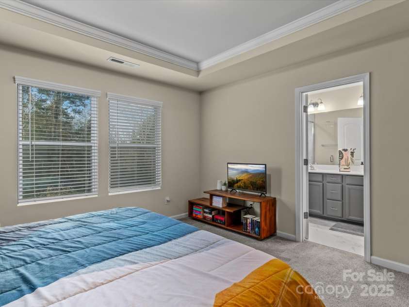 18014 Pear Hawthorne Drive, Huntersville, NC 28078.  MLS# CAR4198859, YatesRealty ID 13899. Primary bedroom with scenic views of the back yard.