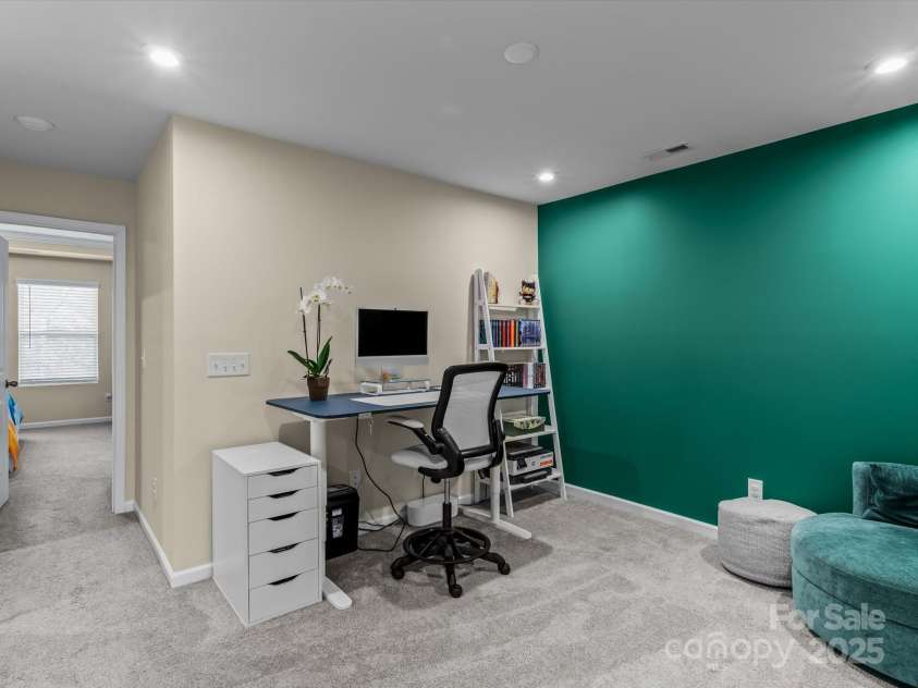 18014 Pear Hawthorne Drive, Huntersville, NC 28078.  MLS# CAR4198859, YatesRealty ID 13899. Spacious upper level loft
