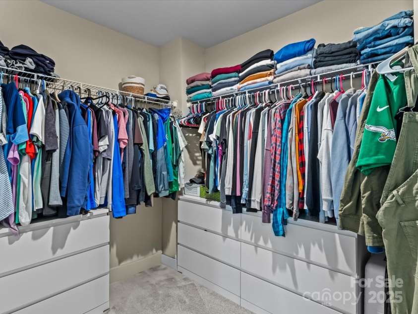 18014 Pear Hawthorne Drive, Huntersville, NC 28078.  MLS# CAR4198859, YatesRealty ID 13899. Wonderful walk-in closet