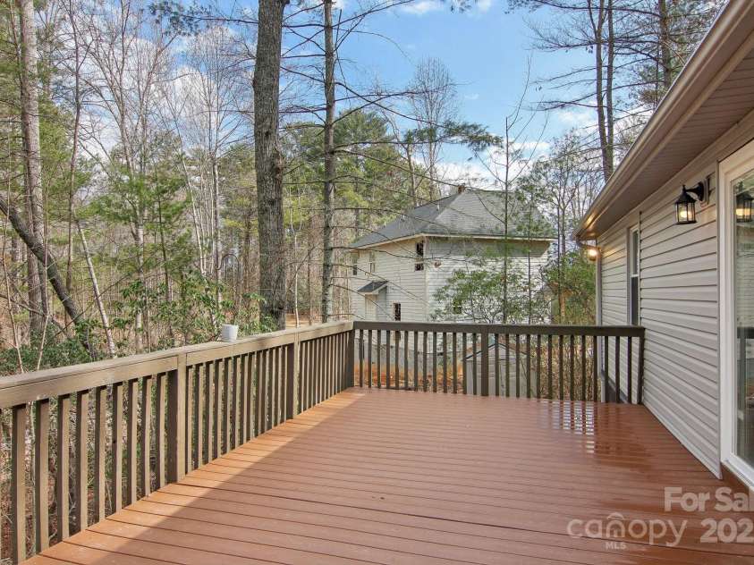 170 Elson Avenue, Hendersonville, NC 28739.  MLS# CAR4218963, YatesRealty ID 13900. 