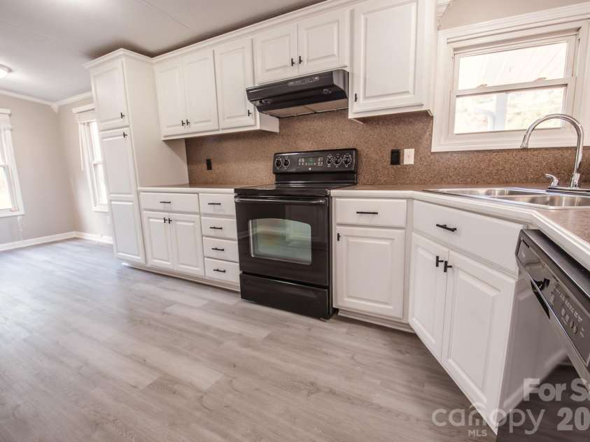 44082 Harper Hearne Road, New London, NC 28127.  MLS# CAR4362466, YatesRealty ID 13900. Kitchen